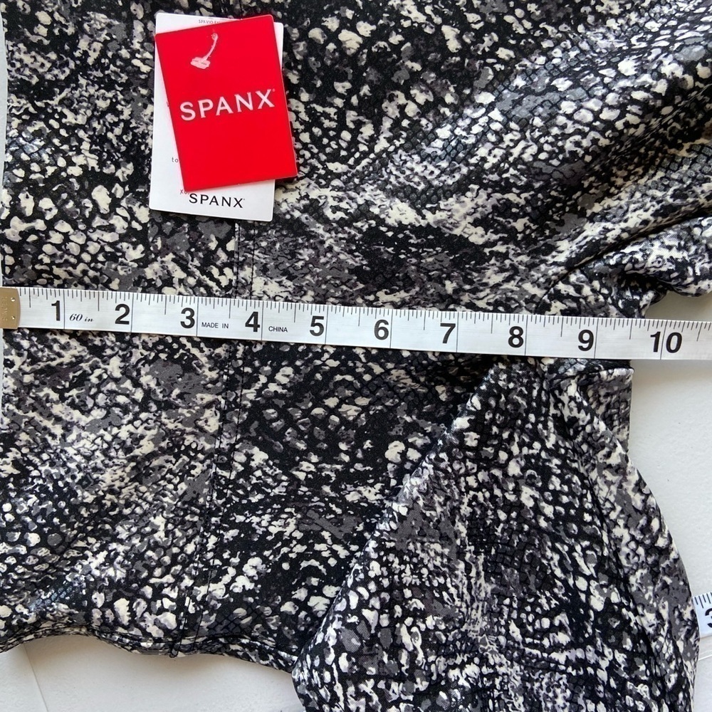 Spanx Faux Leather Snake Shine Leggings Women's Size XS New with Tags Athletic - Picture 9 of 10